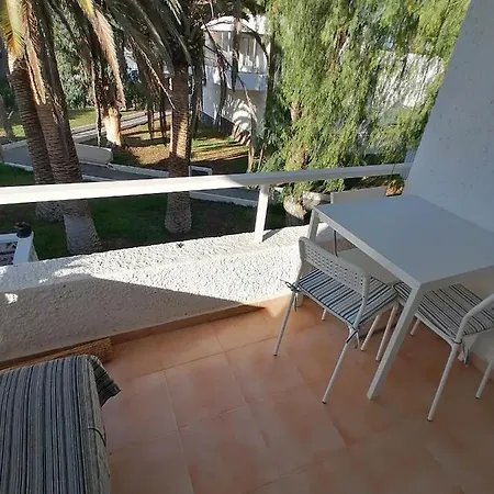 Sunrise Studio, Garden View & Wifi Free * طوستا ديل سيلونثيو