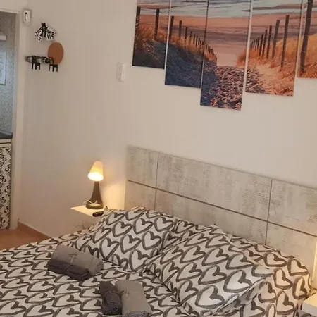 Sunrise Studio, Garden View & Wifi Free * طوستا ديل سيلونثيو