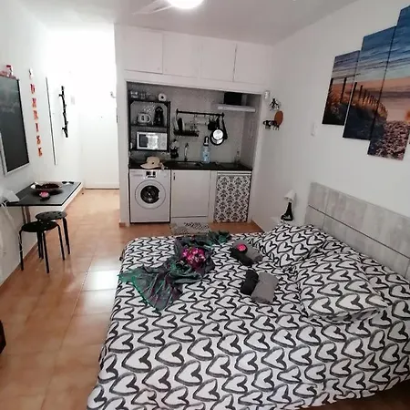 Sunrise Studio, Garden View & Wifi Free شقة
