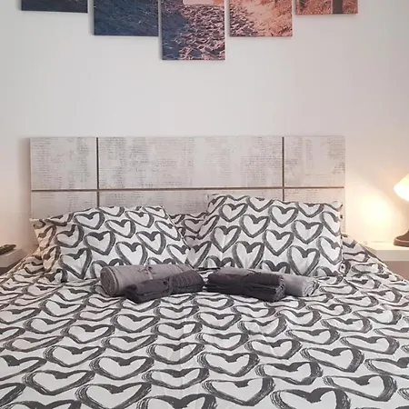 Sunrise Studio, Garden View & Wifi Free * طوستا ديل سيلونثيو