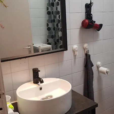 Sunrise Studio, Garden View & Wifi Free * طوستا ديل سيلونثيو