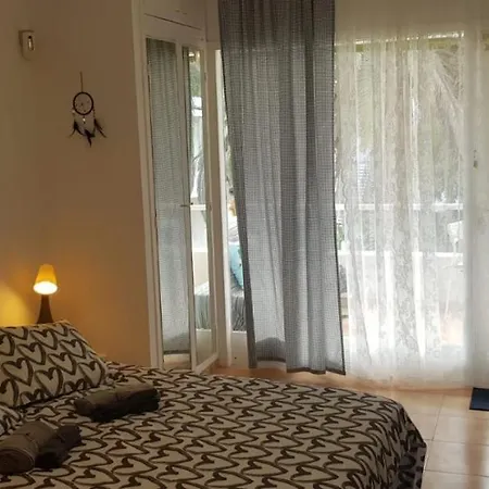 Sunrise Studio, Garden View & Wifi Free شقة