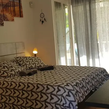 Sunrise Studio, Garden View & Wifi Free طوستا ديل سيلونثيو